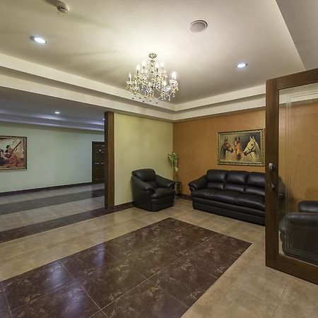 Hotel Treebo Crystal Castle Bangalore Esterno foto