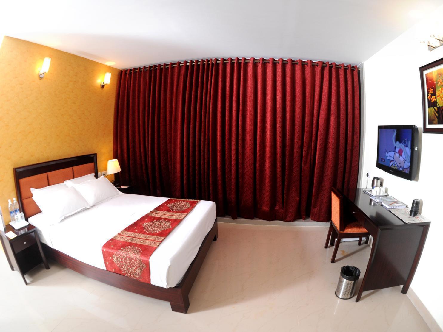 Hotel Treebo Crystal Castle Bangalore Esterno foto