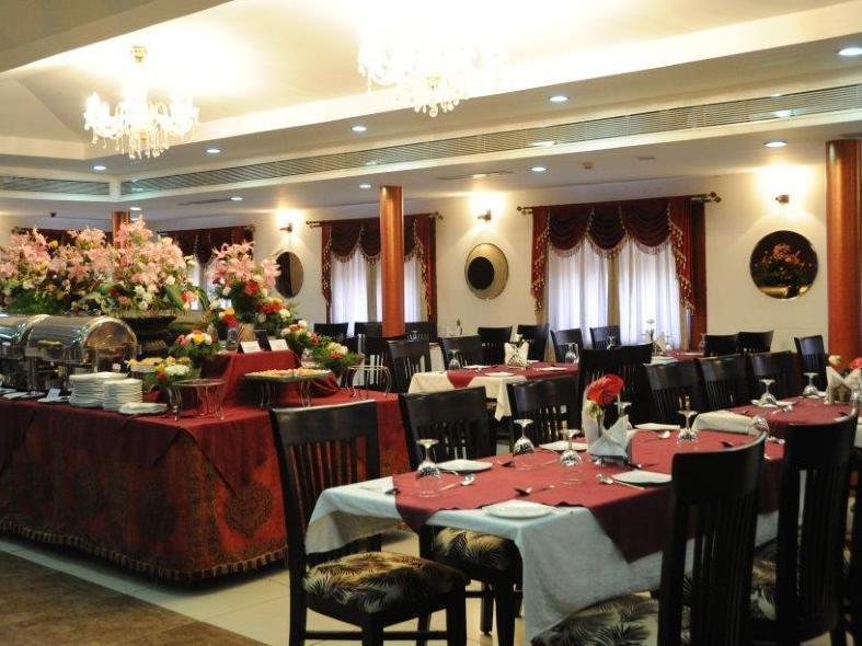 Hotel Treebo Crystal Castle Bangalore Esterno foto