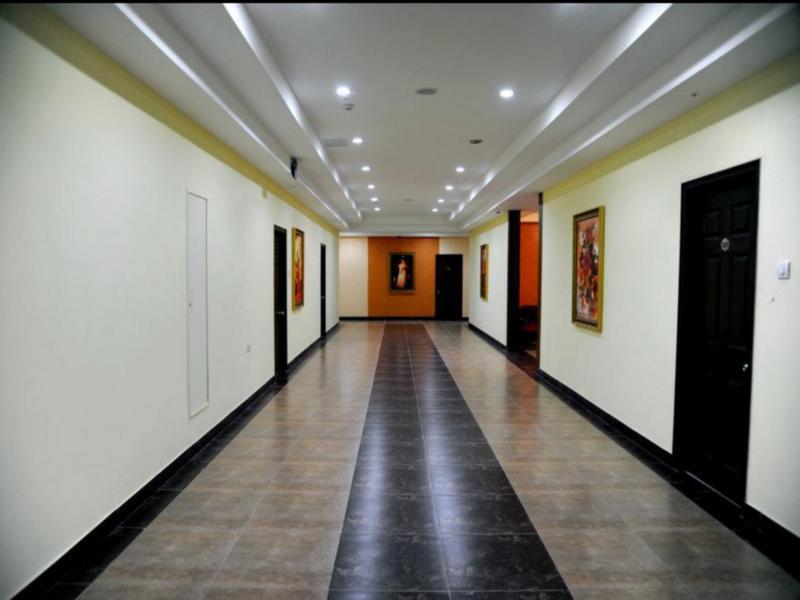 Hotel Treebo Crystal Castle Bangalore Esterno foto