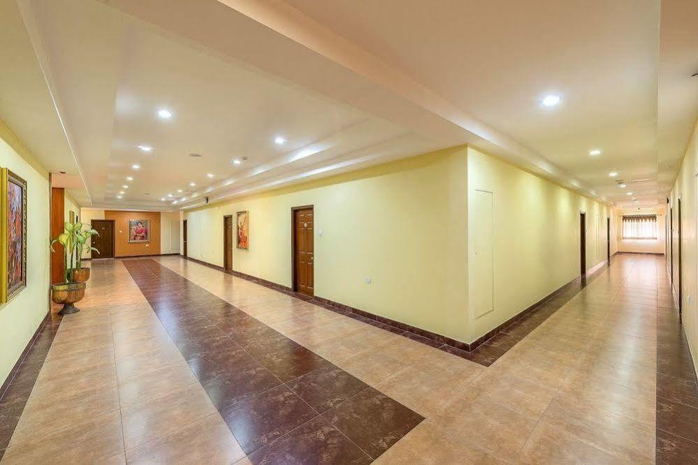 Hotel Treebo Crystal Castle Bangalore Esterno foto