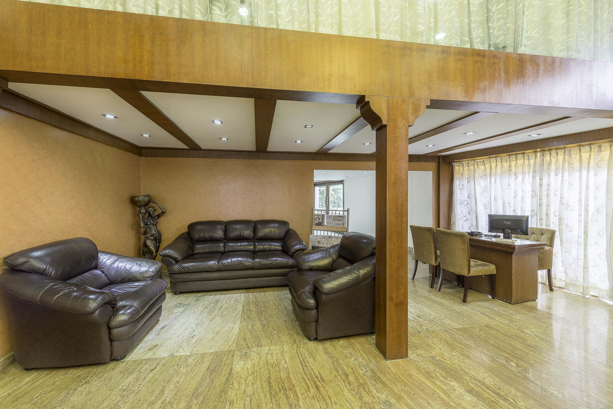 Hotel Treebo Crystal Castle Bangalore Esterno foto