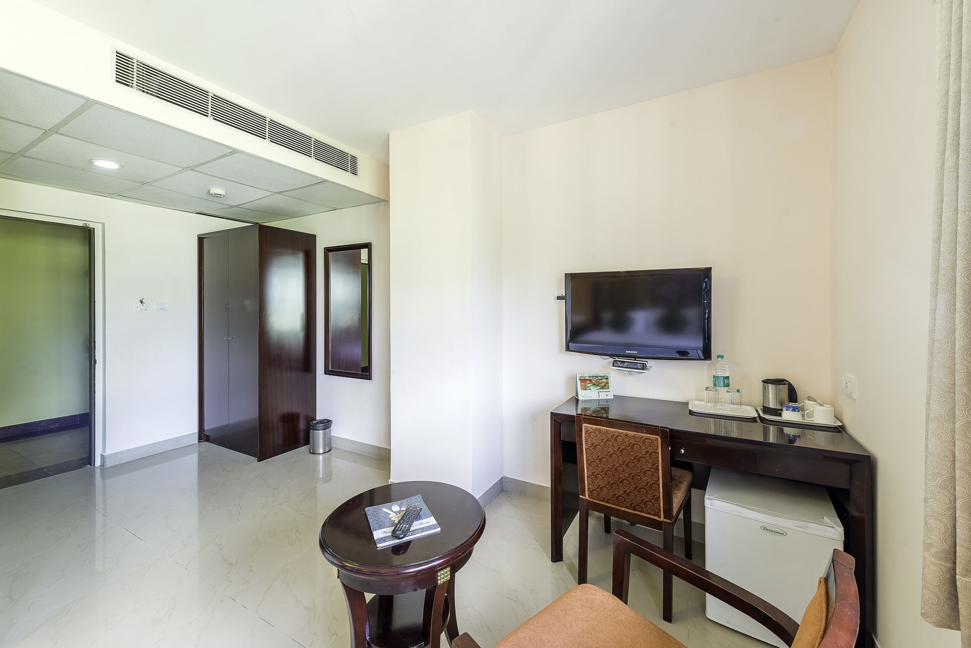 Hotel Treebo Crystal Castle Bangalore Esterno foto